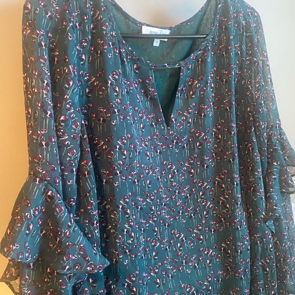 Grace & Lace ruffle sleeve blouse - Picture 4 of 4